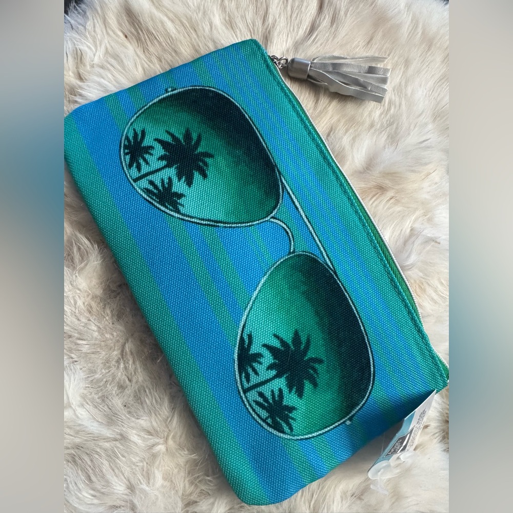 NWT Artist’s Loft Accessories Bag